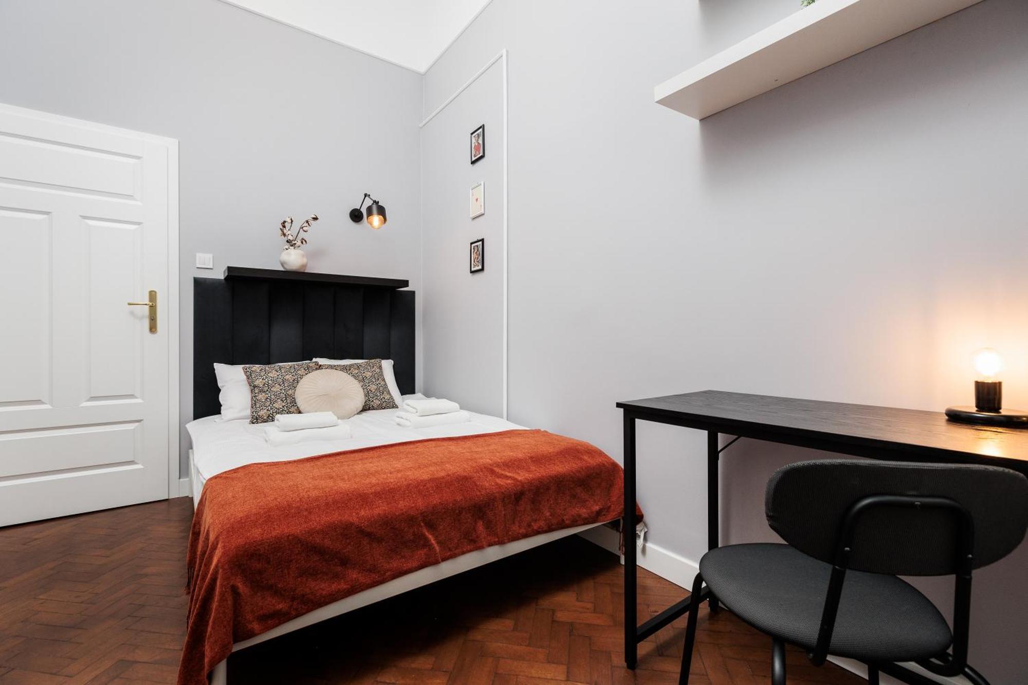 Apartment Spacious & Modern 6 Bedroom - Around The Main Market Square - By Upstairs