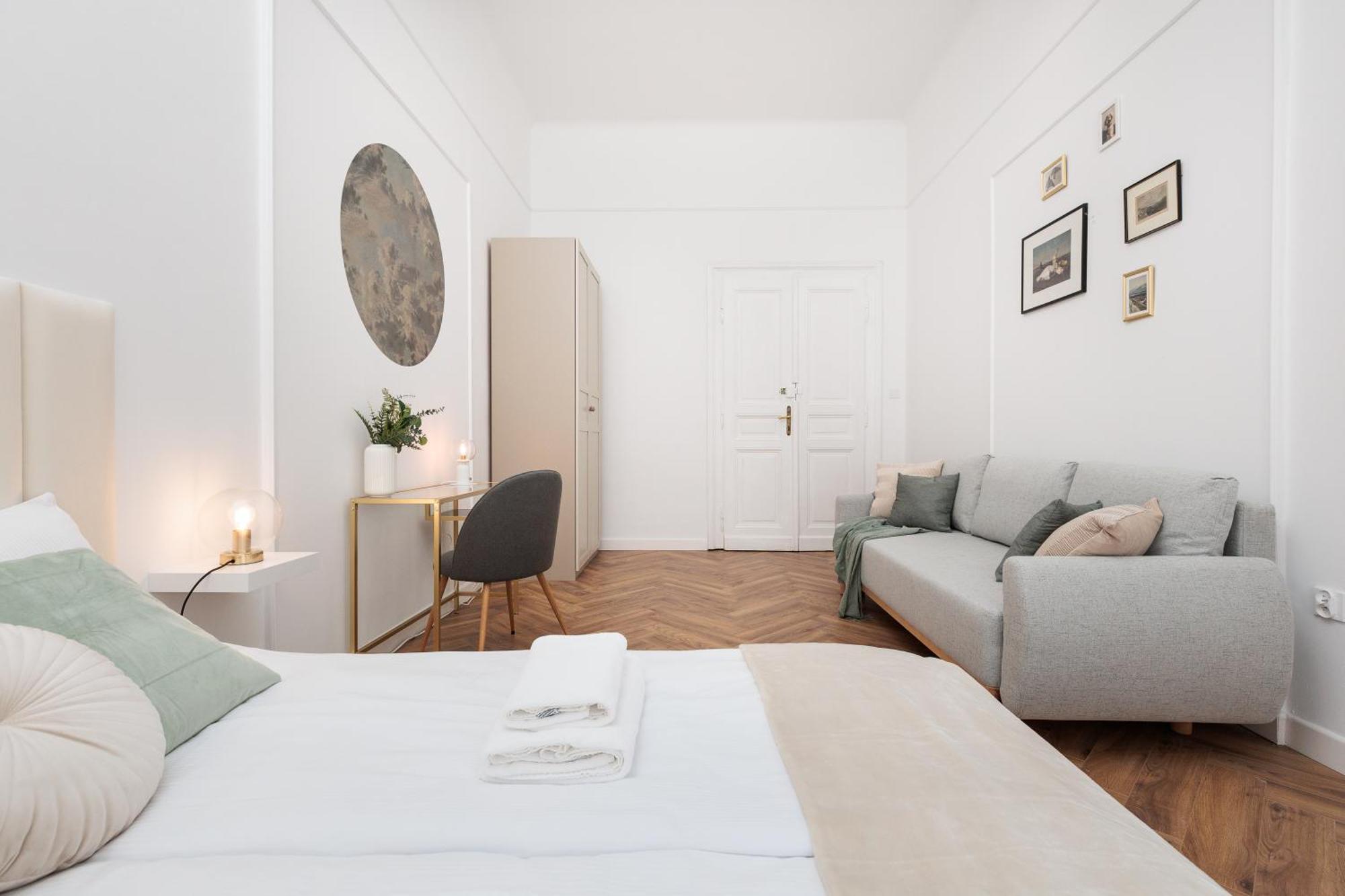 Apartment Spacious & Modern 6 Bedroom - Around The Main Market Square - By Upstairs