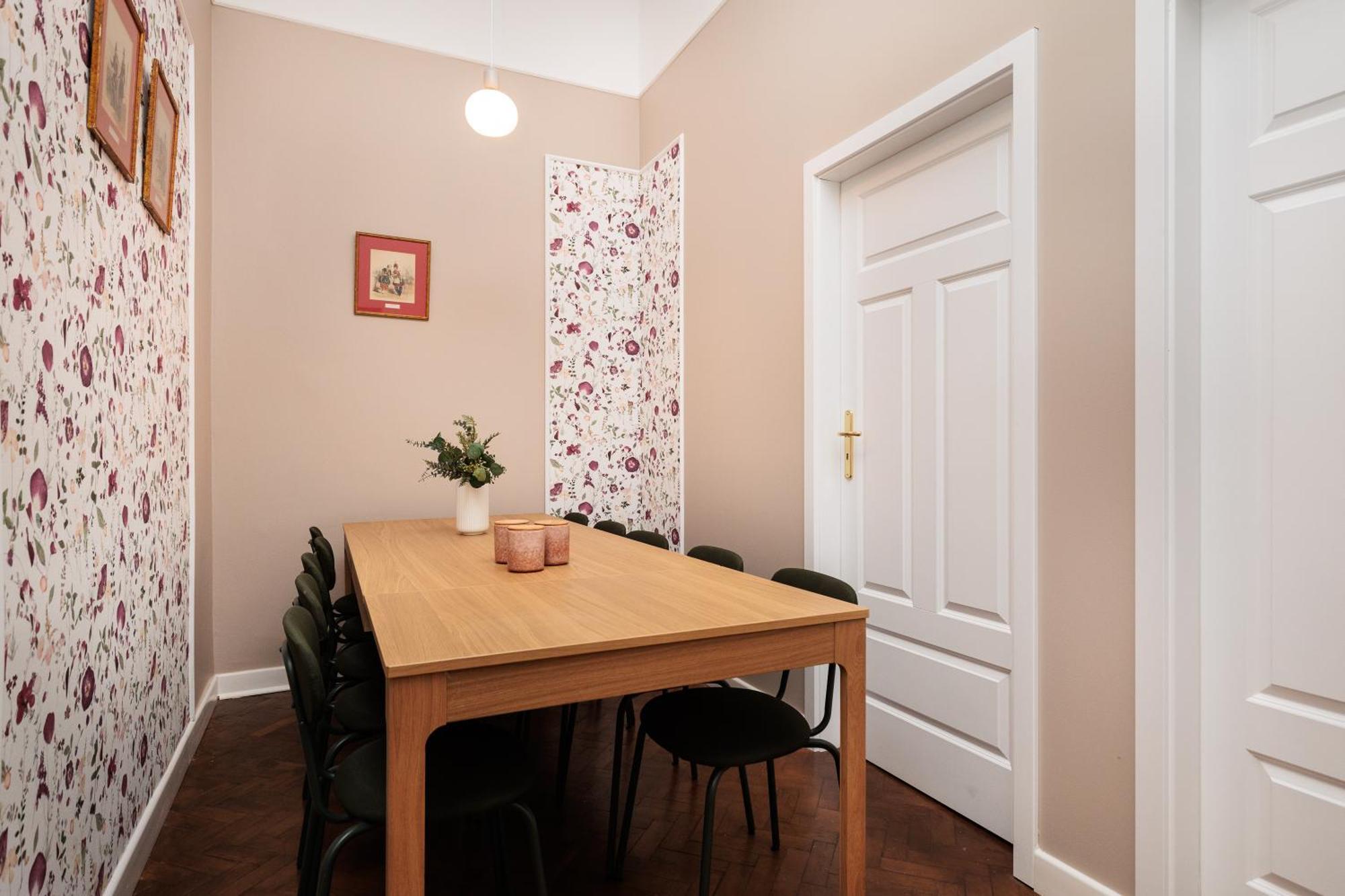 Apartment Spacious & Modern 6 Bedroom - Around The Main Market Square - By Upstairs