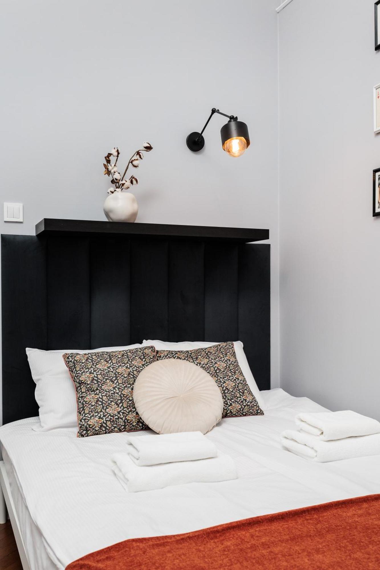 Spacious & Modern 6 Bedroom - Around The Main Market Square - By Upstairs Apartament *