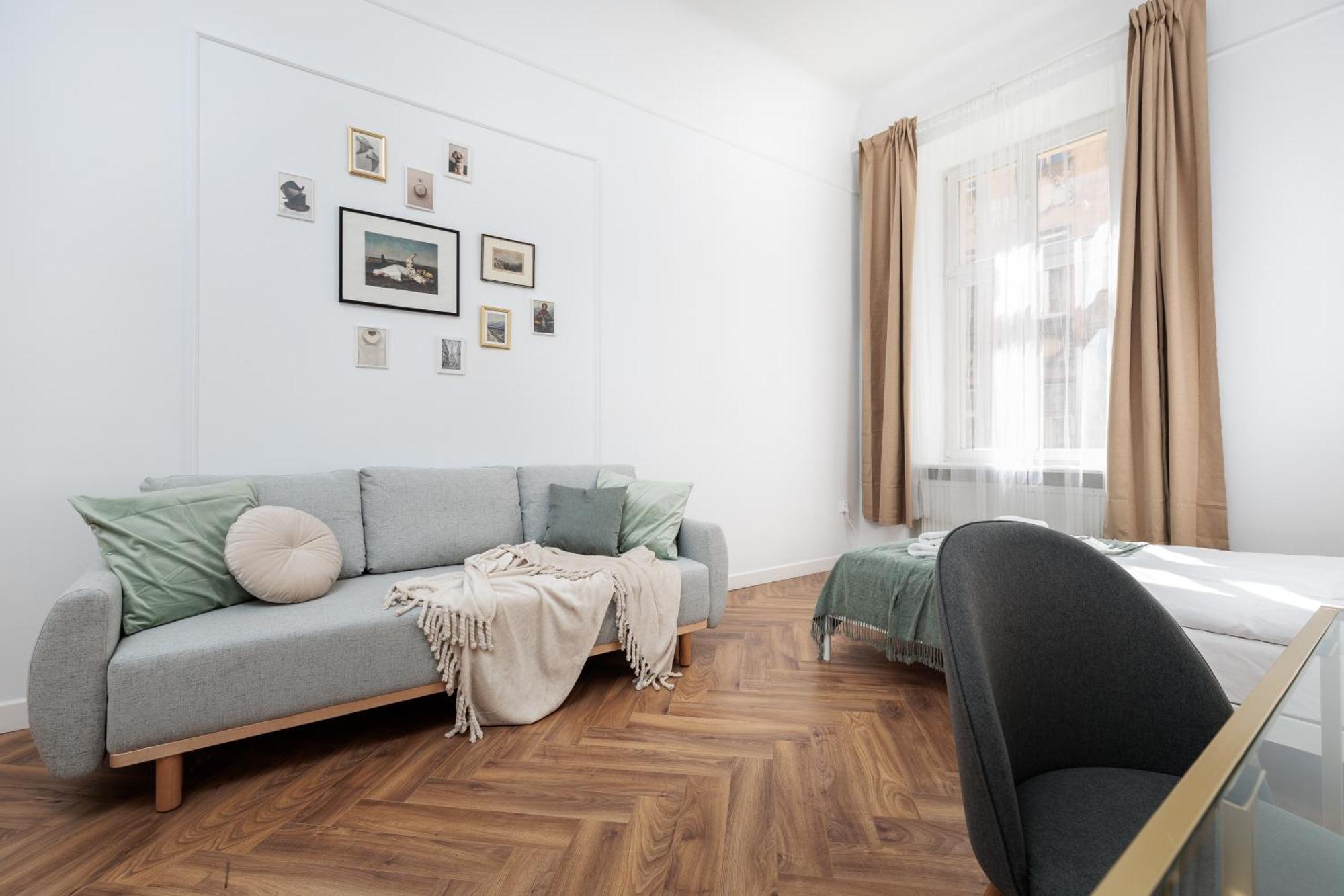 Apartment Spacious & Modern 6 Bedroom - Around The Main Market Square - By Upstairs Krakow
