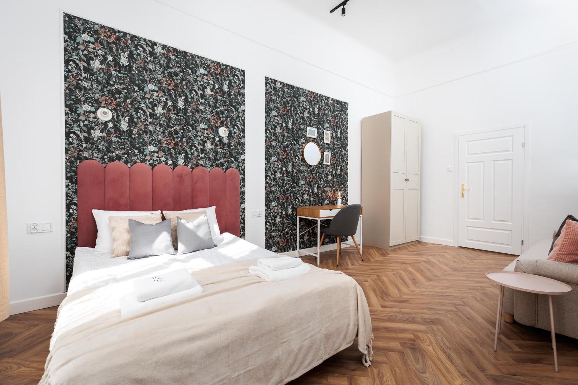 Apartment Spacious & Modern 6 Bedroom - Around The Main Market Square - By Upstairs