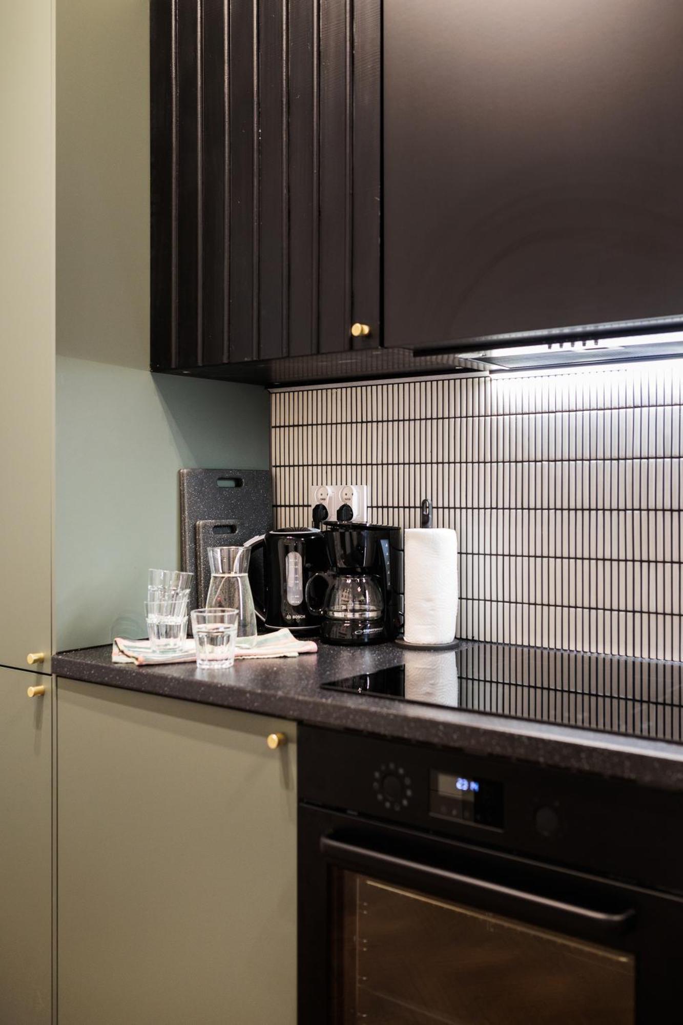 Spacious & Modern 6 Bedroom - Around The Main Market Square - By Upstairs Apartment